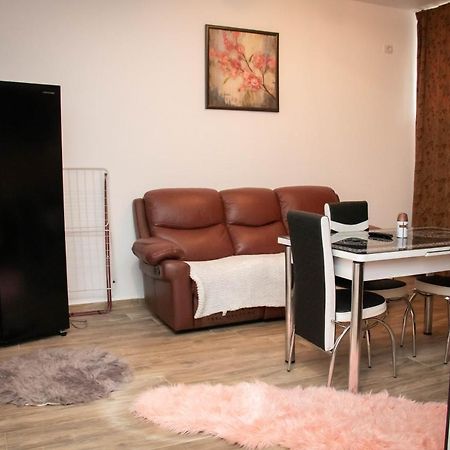 Apartament Capitala Militari Roşu Esterno foto