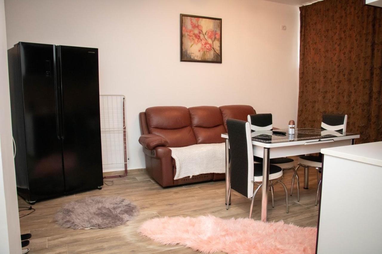 Apartament Capitala Militari Roşu Esterno foto