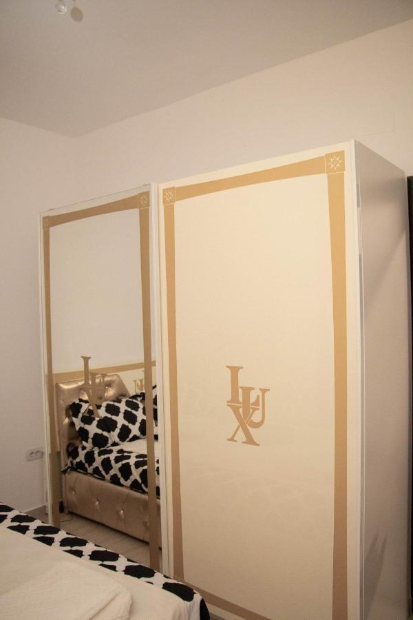 Apartament Capitala Militari Roşu Esterno foto
